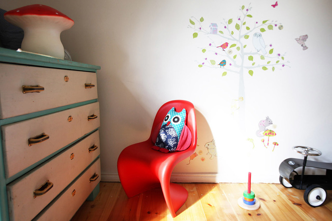 Panton Chair Vermelha by Vitra Design para quarto de criança