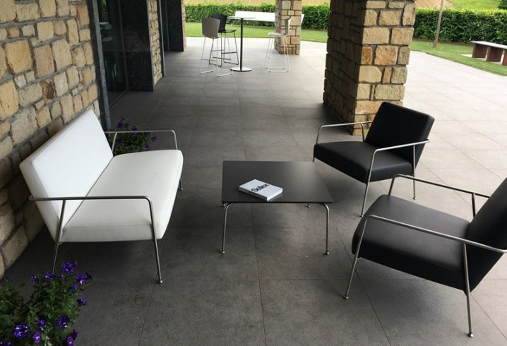 Ambiente exterior com cadeiras Sellex Valeri