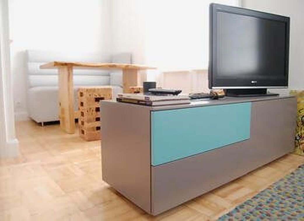 Móvel TV com 2 cores em madeira lacada: Blue Rosemary​​ 