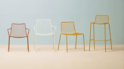 Vários tipos de cadeiras da coleção NOLITA