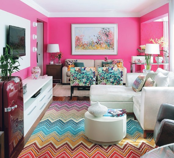 Sala com decoração colorida